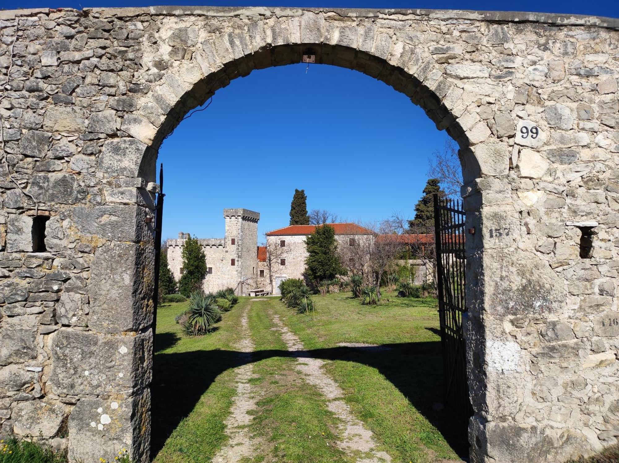 Jankovich Castle * Benkovac